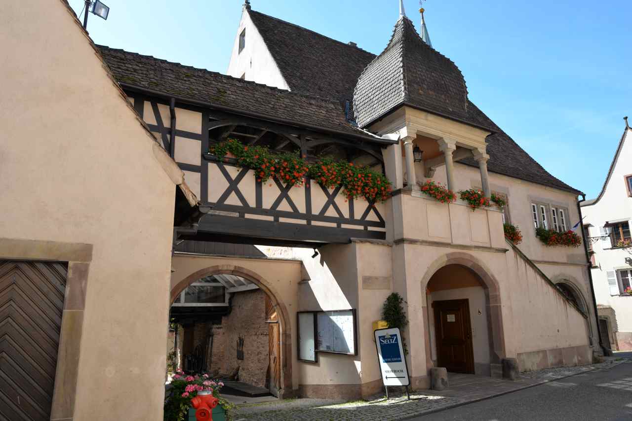 Façade de l'hôtel de ville daté de 1620, Mittelbergheim